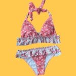 Biquíni rosa florido com folhos