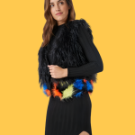 Colete peludo preto com cores - Golden Days Paris - S/M